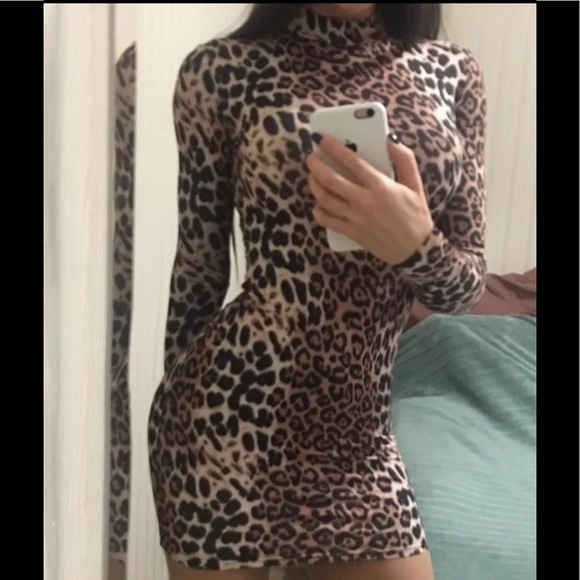 Beautiful sexy leopard print mini dress stretchy - Picture 2 of 8